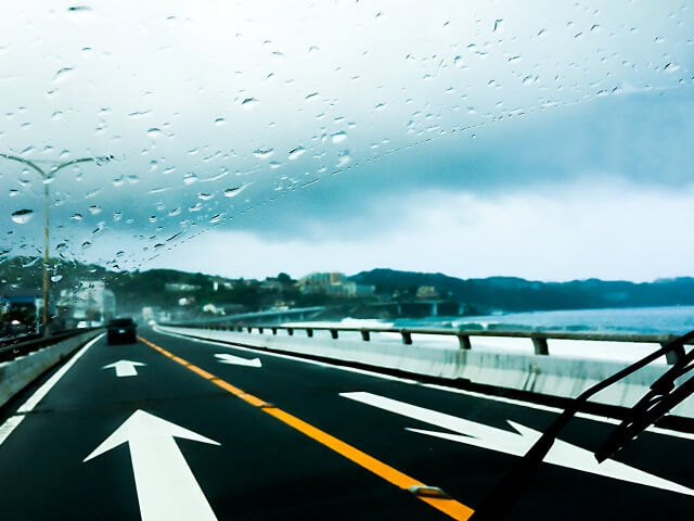 雨と車4